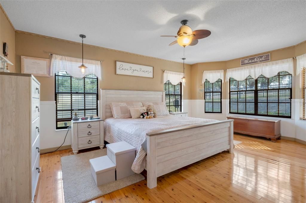 Bedroom, Interior, Pendant Lights, Wood Texture Flooring