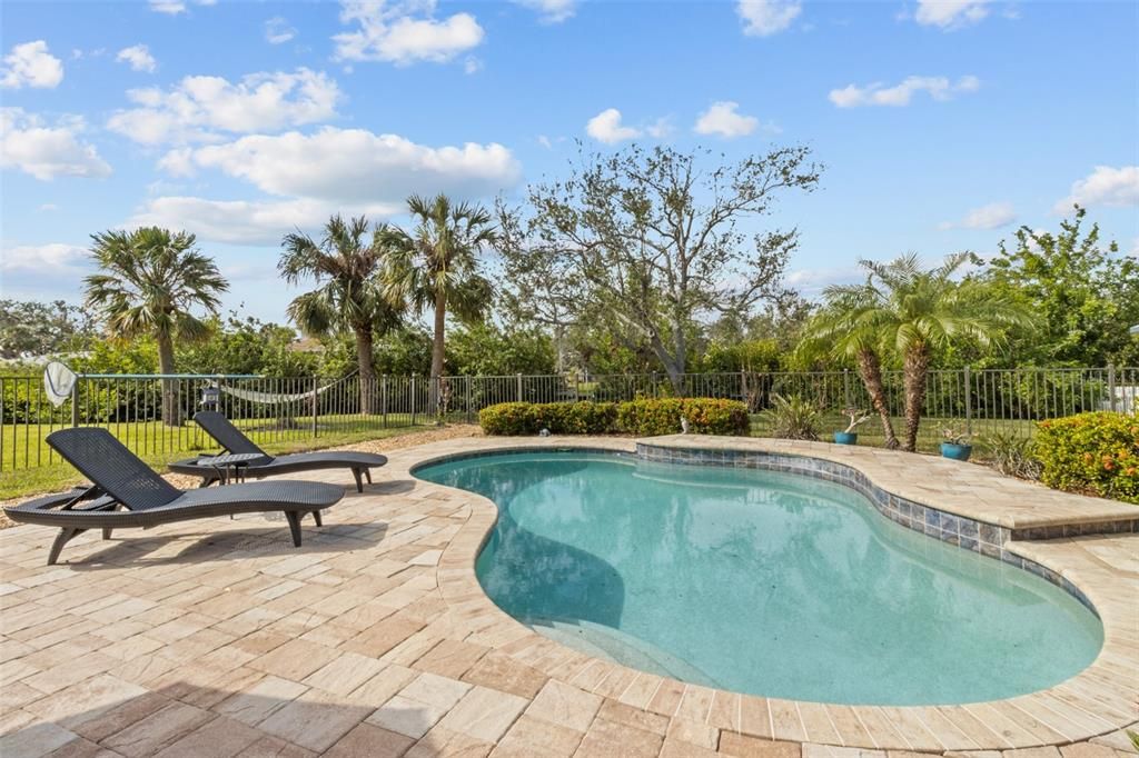 Exterior, Pool