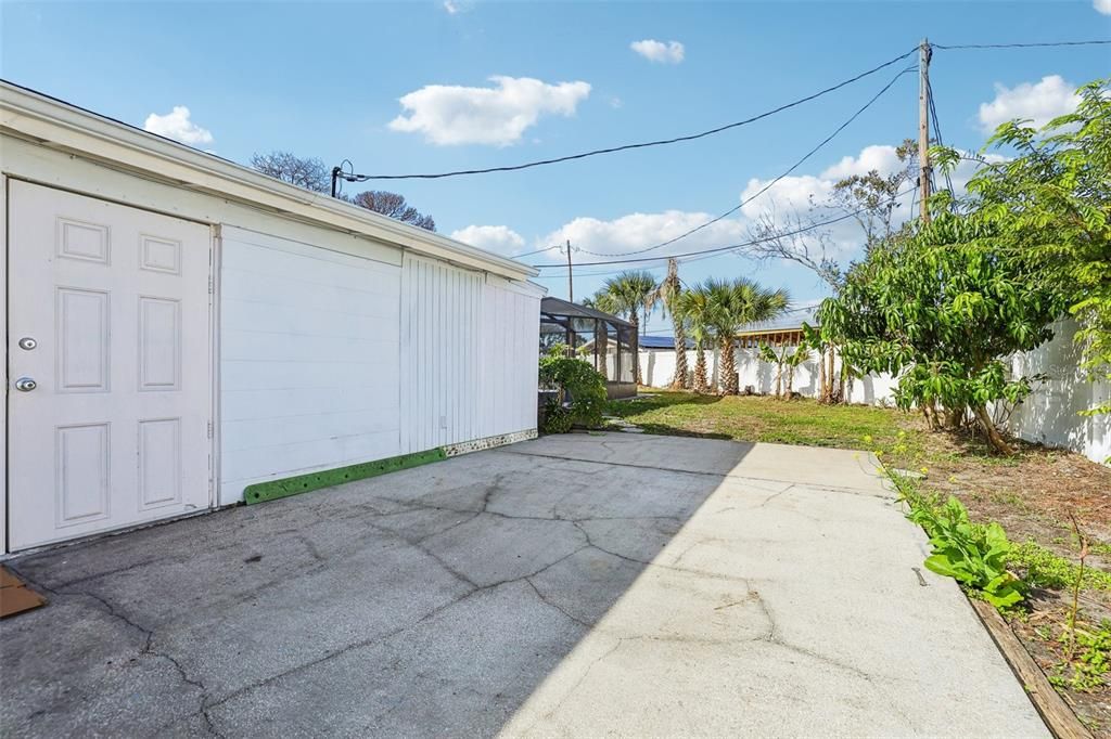 Detached Garage, Exterior
