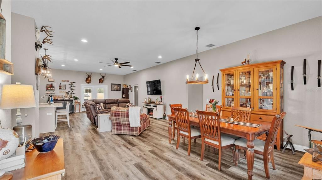 Dining room, Interior, Living room, Pendant Lights, Recessed Lighting, Wood Texture Flooring