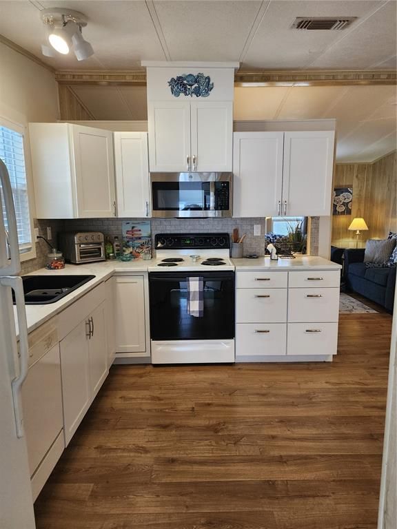 Interior, Kitchen, Wood Texture Flooring
