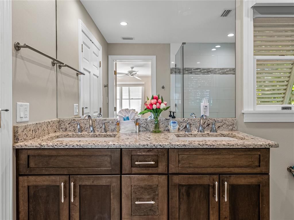 Bathroom, Dual Sink Vanities, Interior, Recessed Lighting