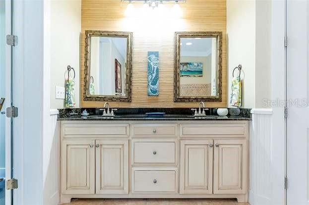 Bathroom, Dual Sink Vanities, Interior