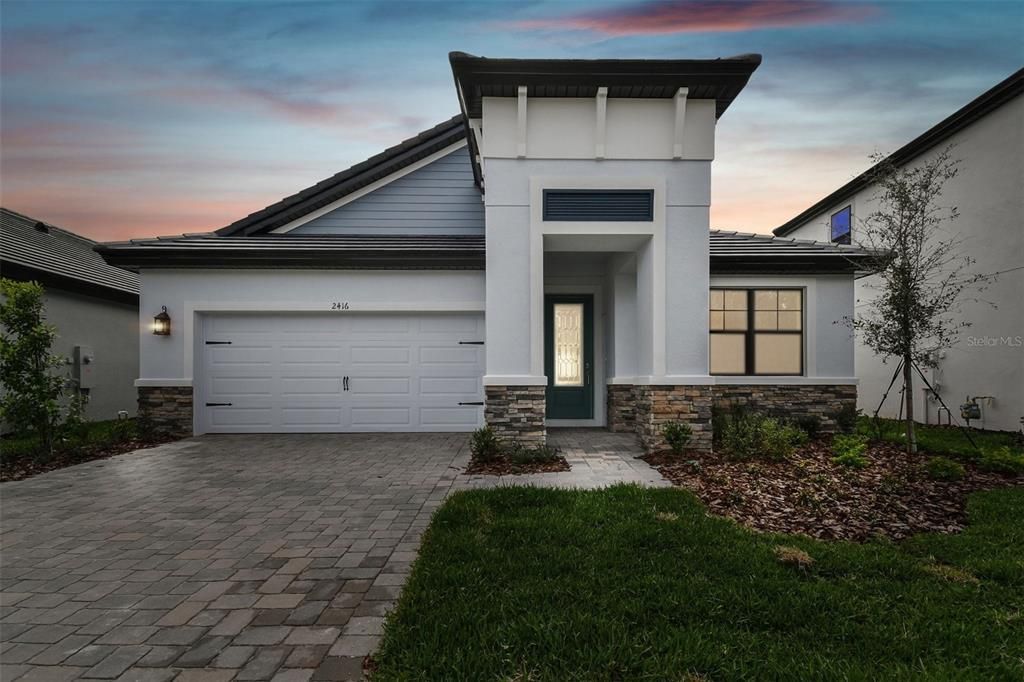 Attached, Exterior, Facade, Modern
