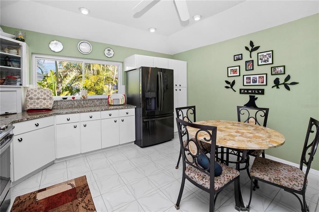 Dining room, Interior, Kitchen, Recessed Lighting
