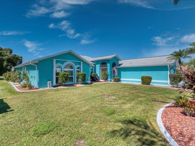 Backyard, Exterior, Facade, Ranch