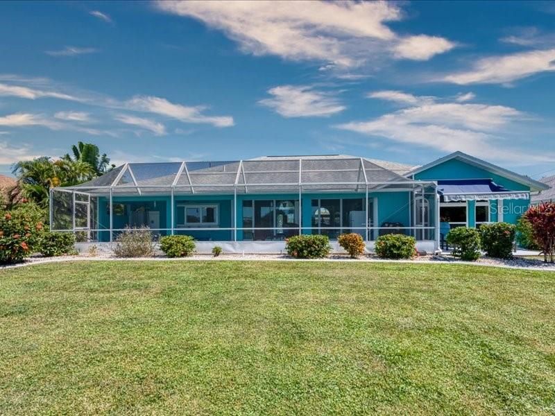 Backyard, Exterior, Facade, Ranch