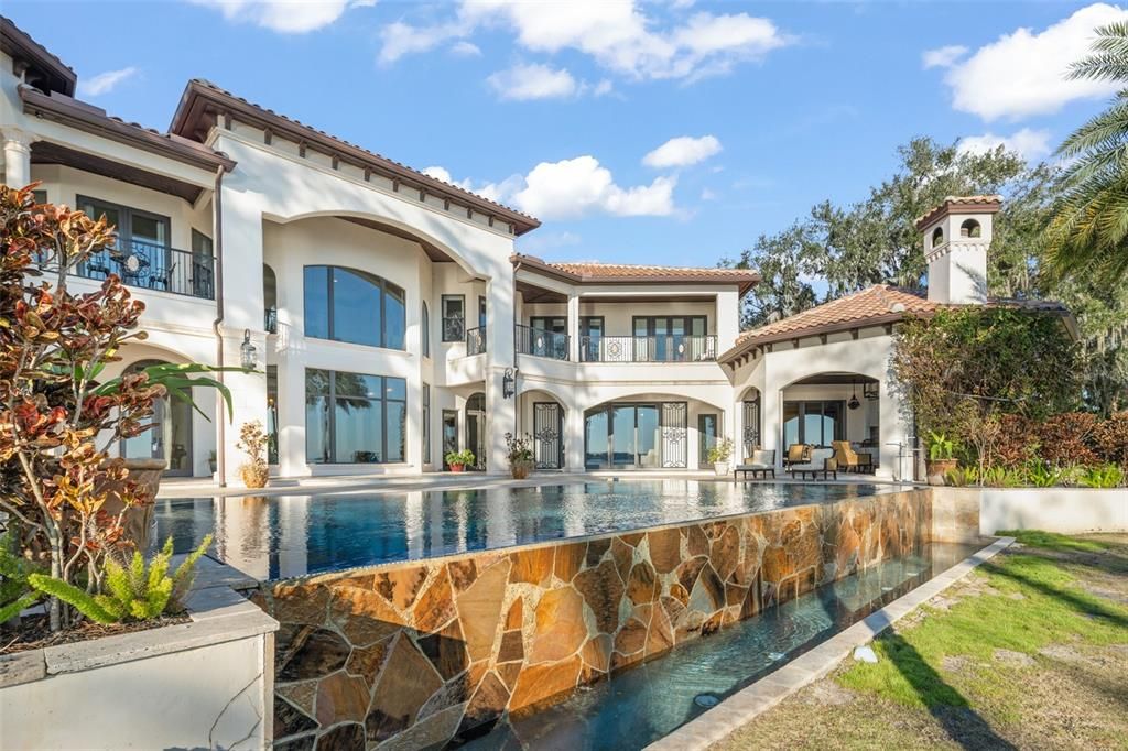 Exterior, Outdoor Kitchen, Pool