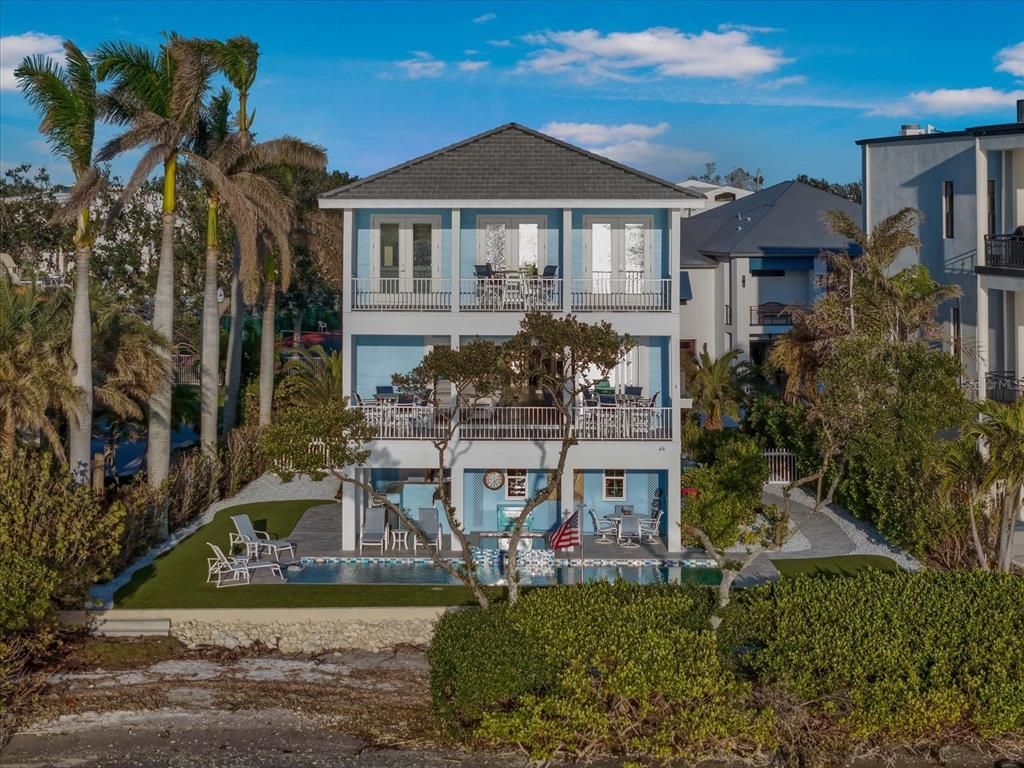 Backyard, Exterior, Facade, Queen Anne Victorian