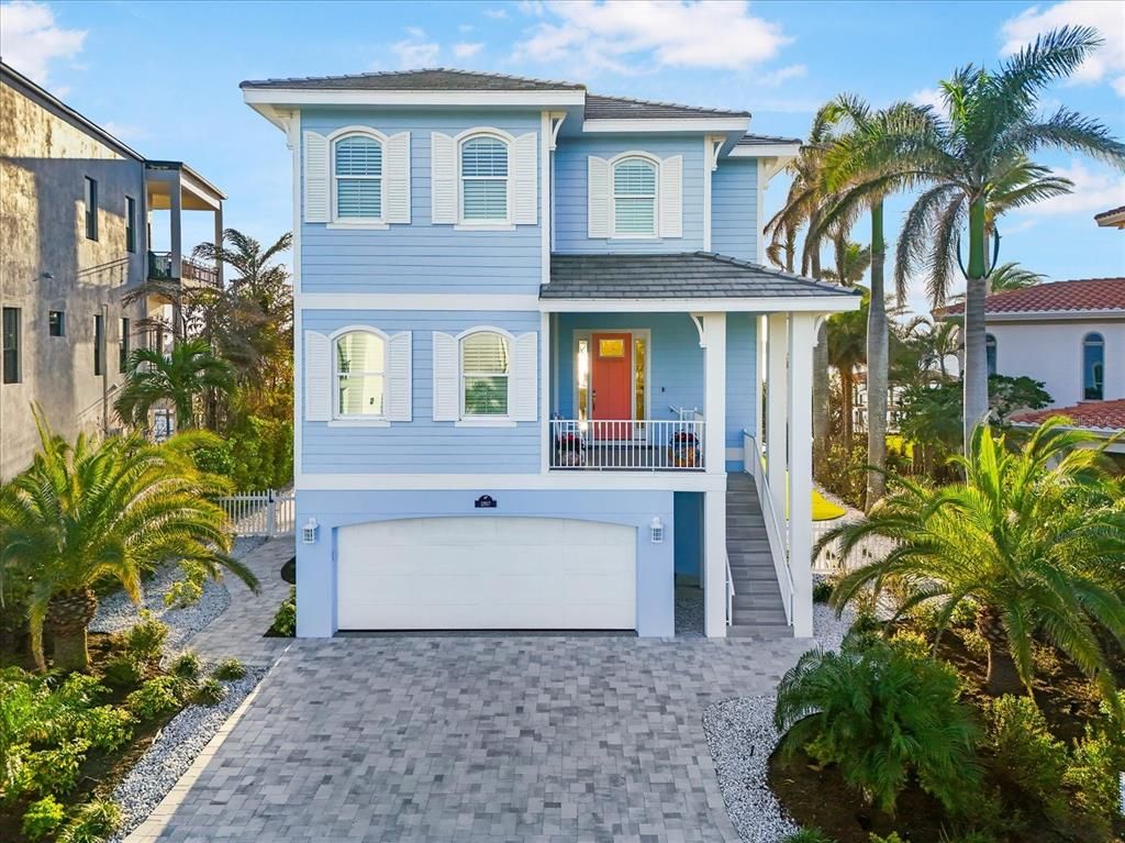 Attached, Exterior, Facade, Mediterranean