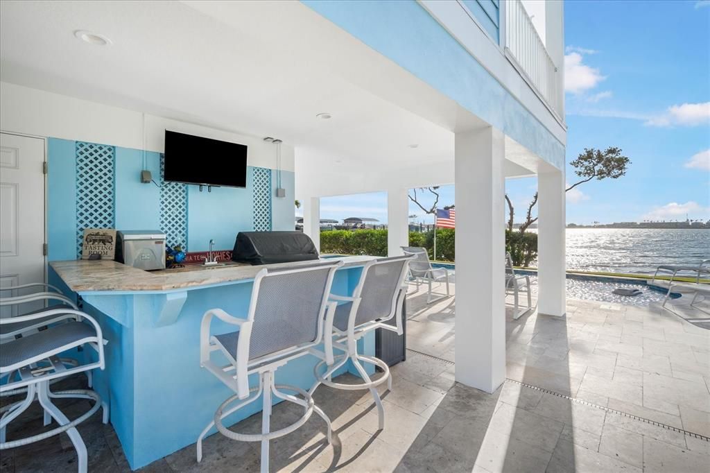 Exterior, Outdoor Kitchen, Recessed Lighting, Water