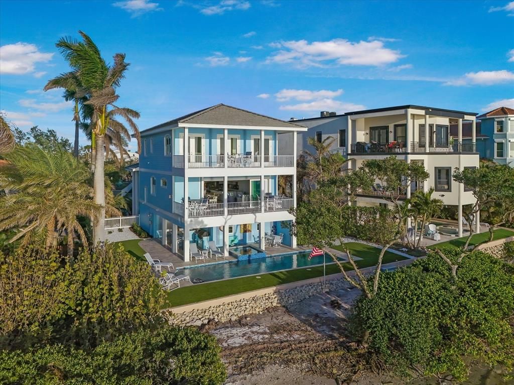 Backyard, Exterior, Facade, Modern