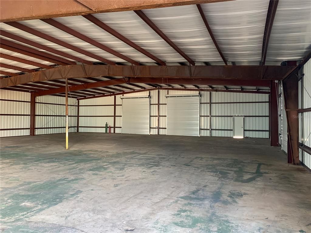 Garage, Interior, Wooden Beams