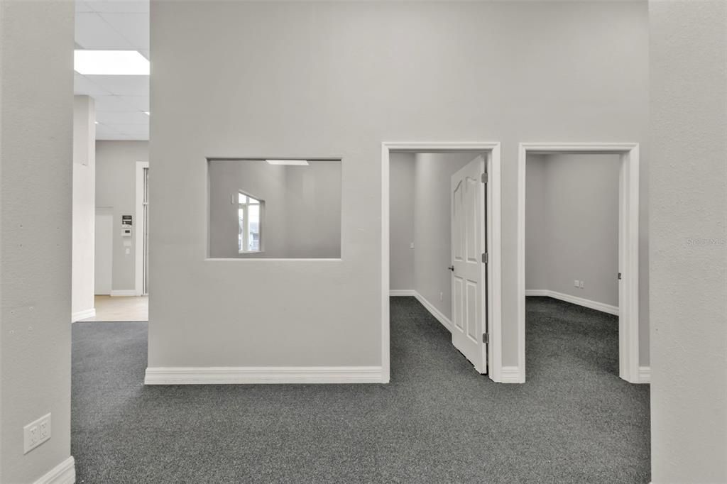 Empty room, Interior