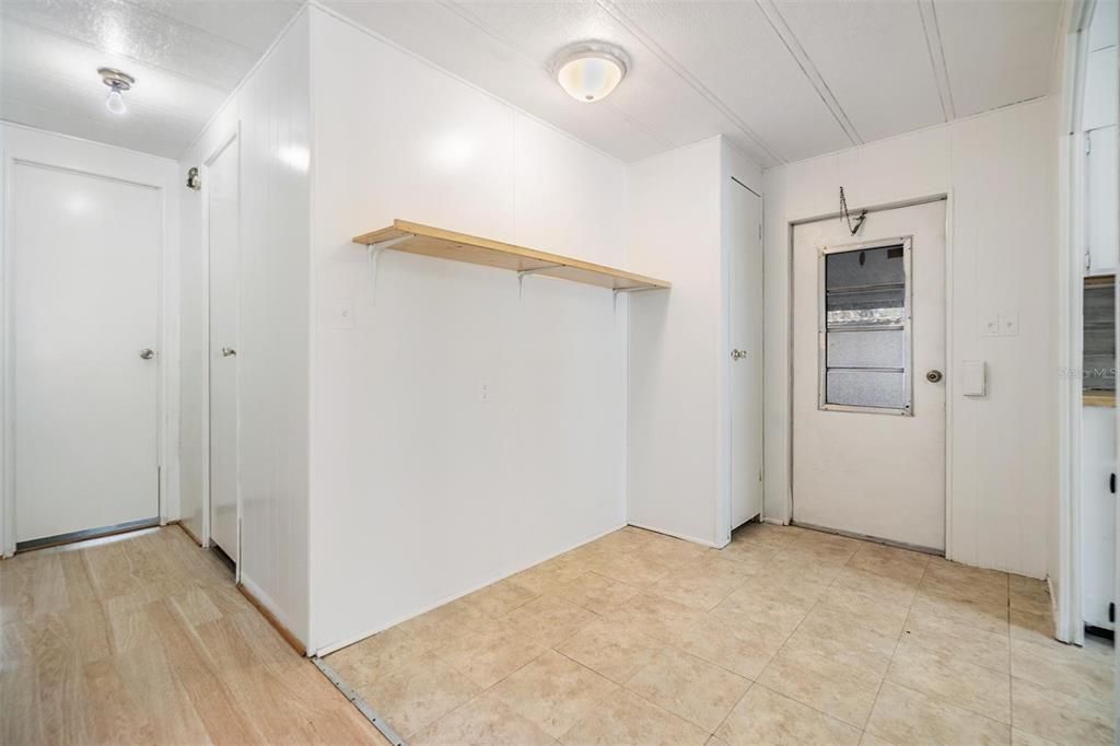 Interior, Walk-in Closets, Wood Texture Flooring