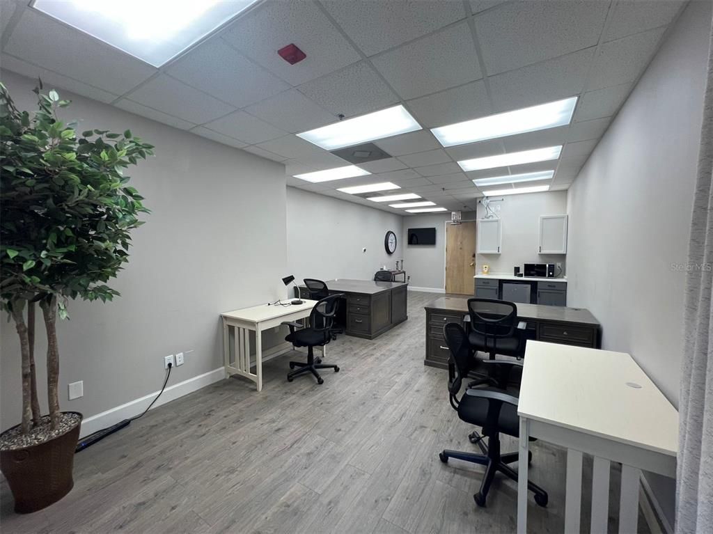 Home Office, Interior, Recessed Lighting, Wood Texture Flooring