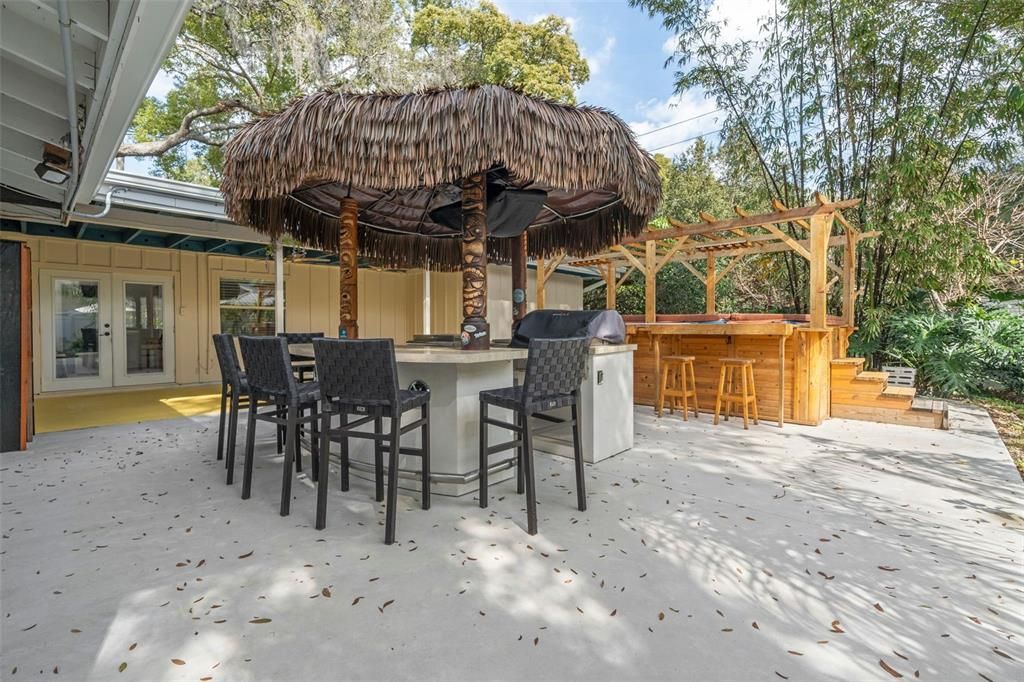 Exterior, Outdoor Kitchen