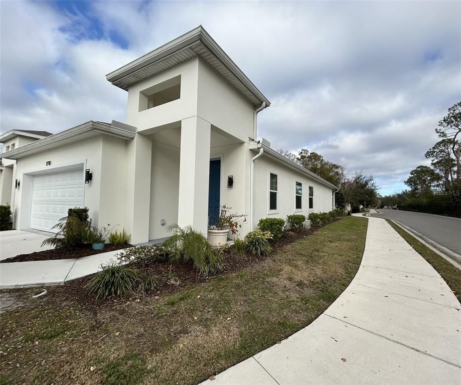 Attached, Exterior, Facade, Modern