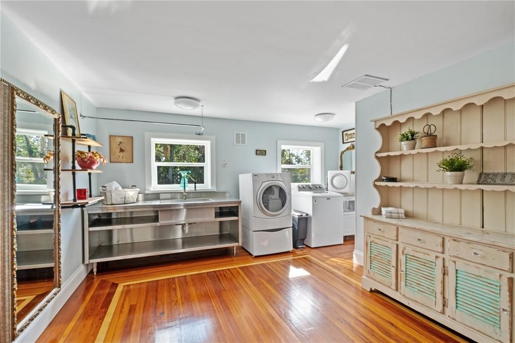 Interior, Pendant Lights, Washer, Wood Texture Flooring