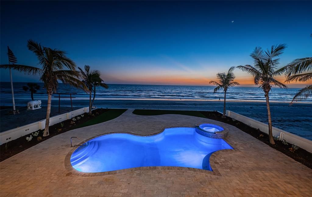 Exterior, Pool, Water