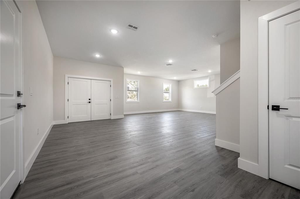 Empty room, Interior, Recessed Lighting, Wood Texture Flooring
