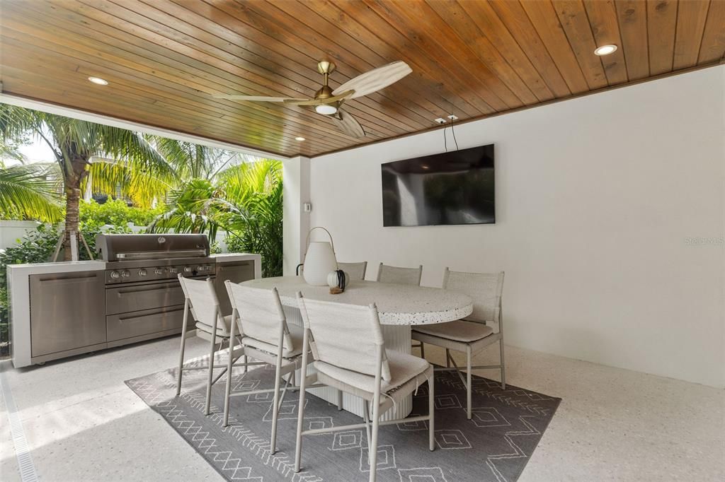 Exterior, Outdoor Kitchen