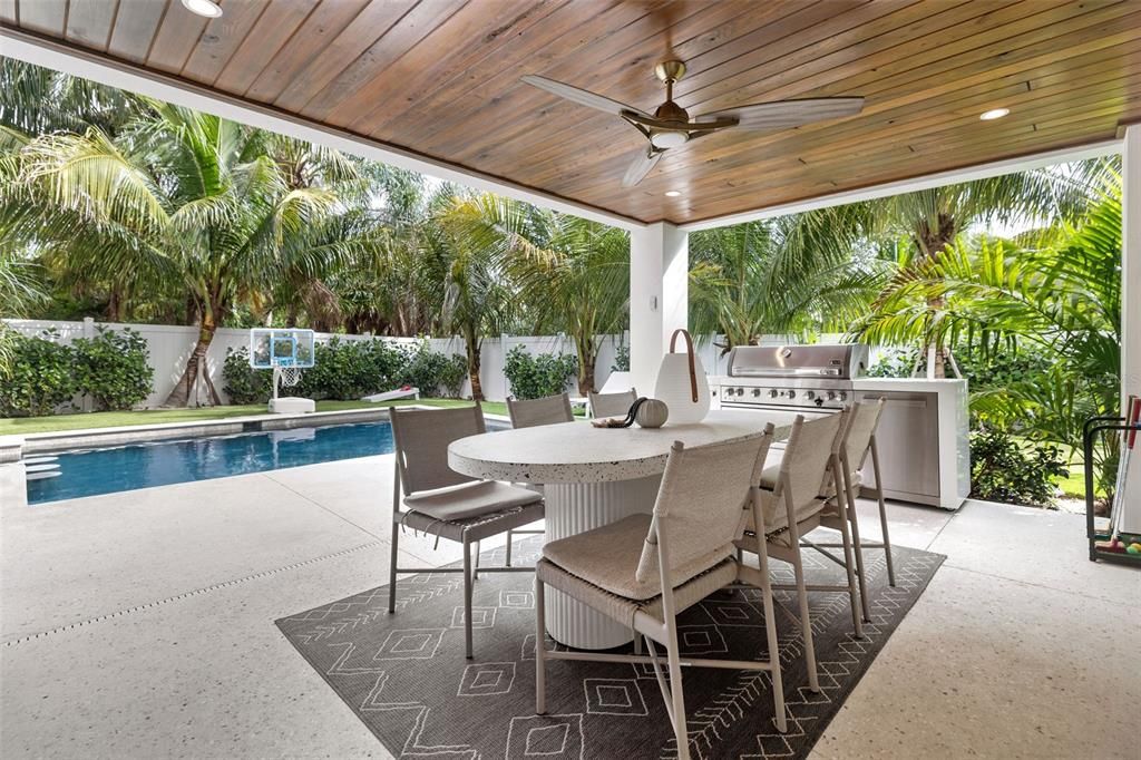 Exterior, Outdoor Kitchen, Pool