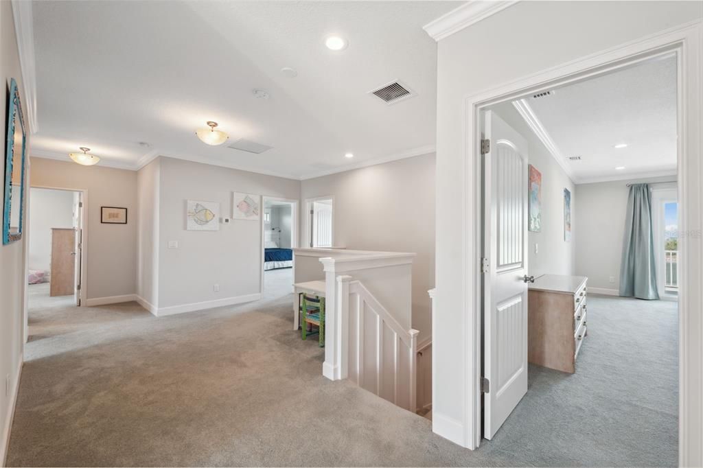 Empty room, Interior, Recessed Lighting