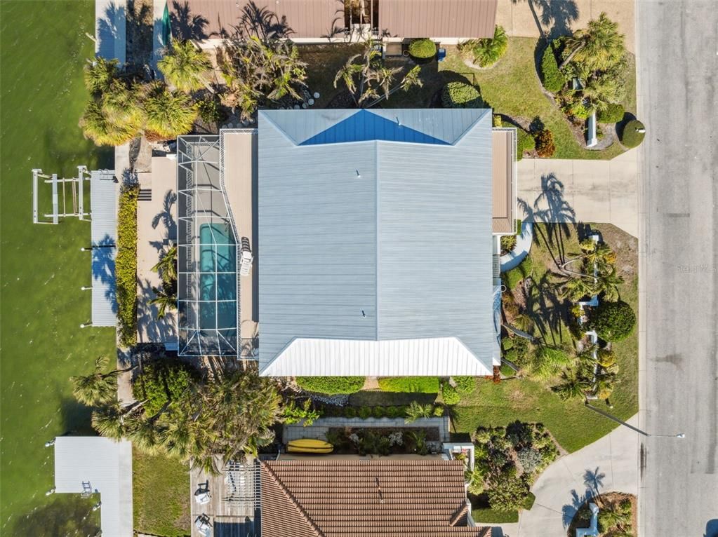 Exterior, Drone