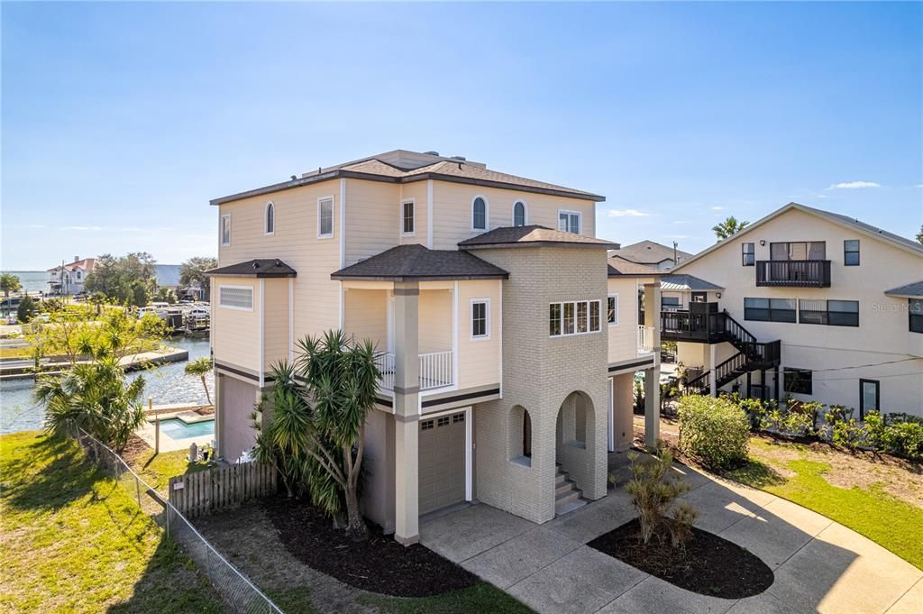 Exterior, Pool, Water