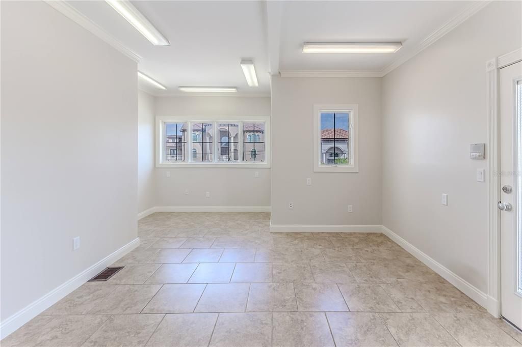Empty room, Interior