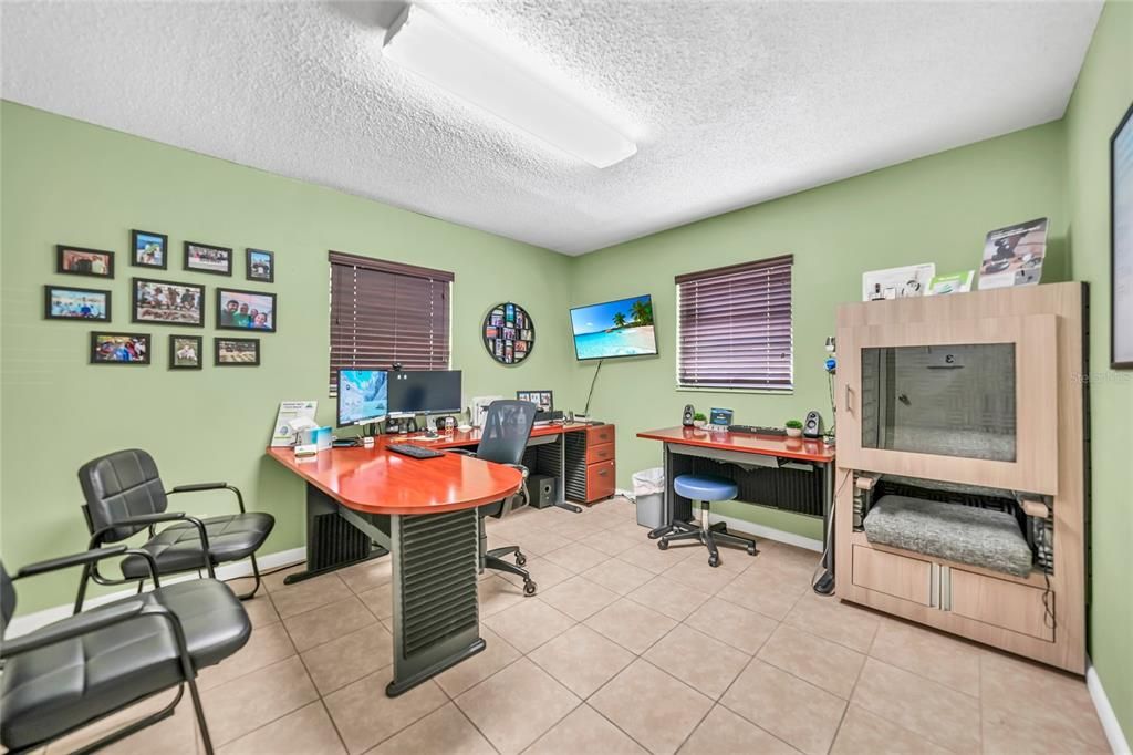 Home Office, Interior