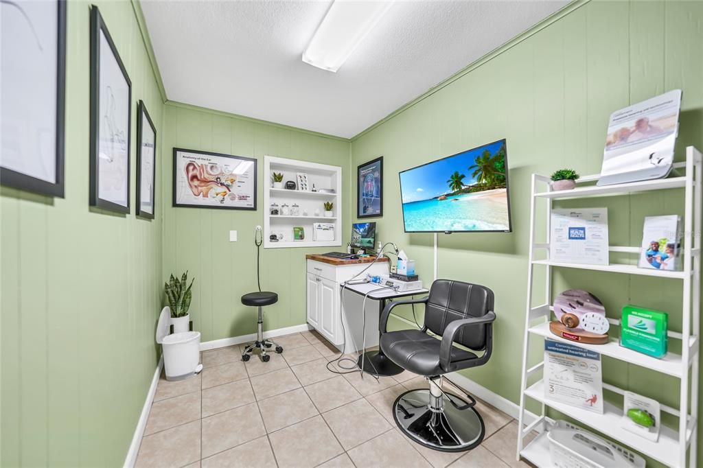 Home Office, Interior
