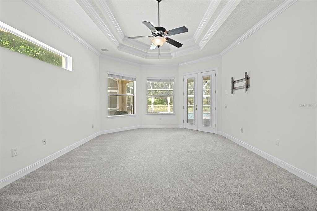 Empty room, Interior