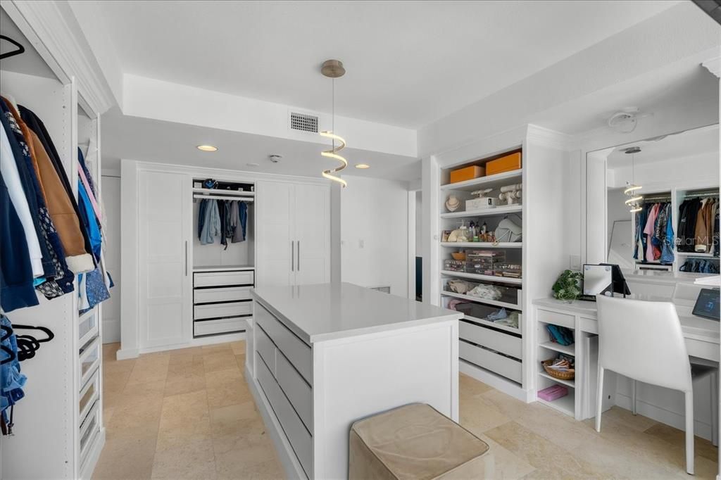 Interior, Pendant Lights, Recessed Lighting, Walk-in Closets