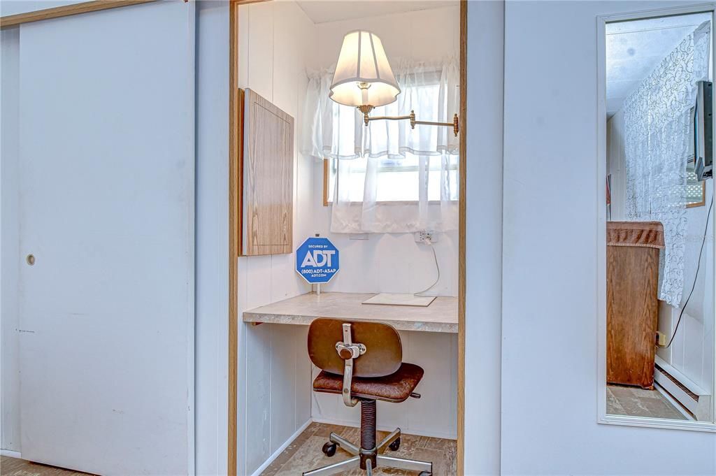 Home Office, Interior