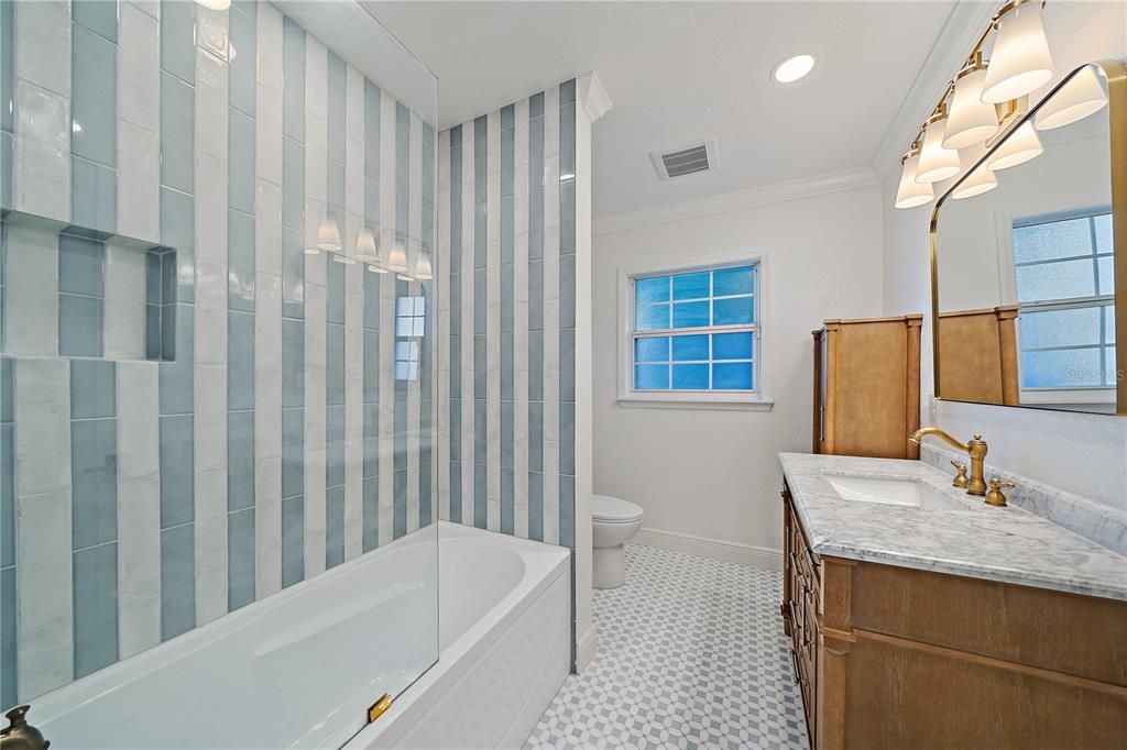Bathroom, Dual Sink Vanities, Interior, Recessed Lighting