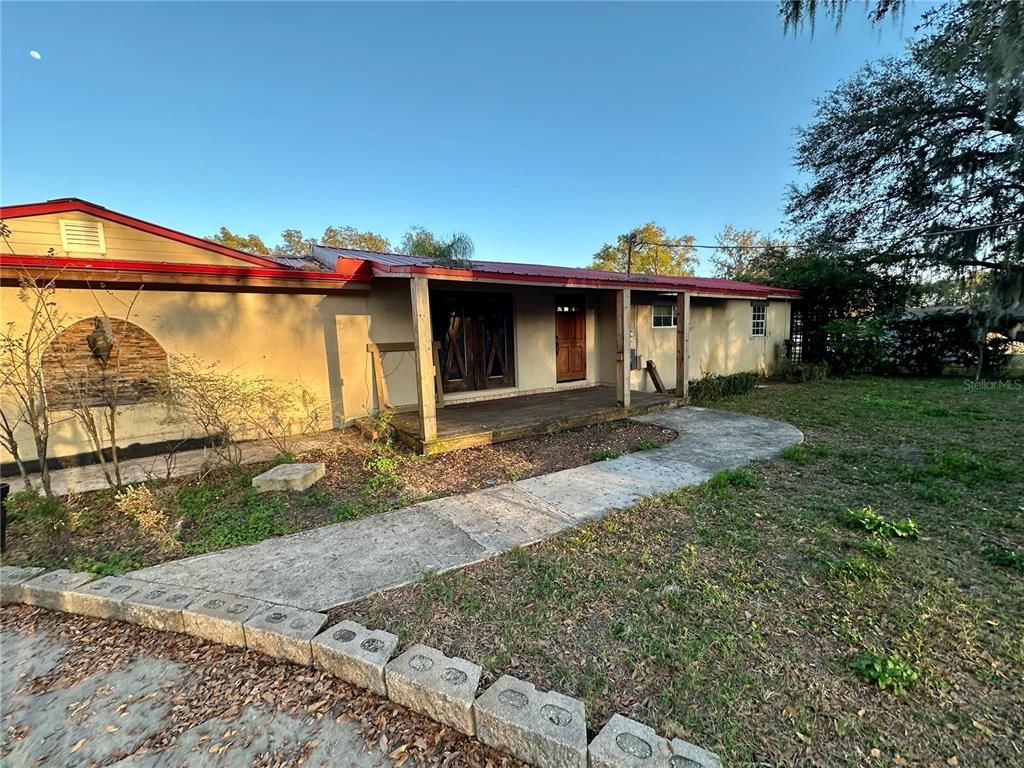 Backyard, Exterior