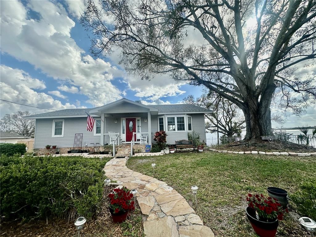 Exterior, Facade, Ranch