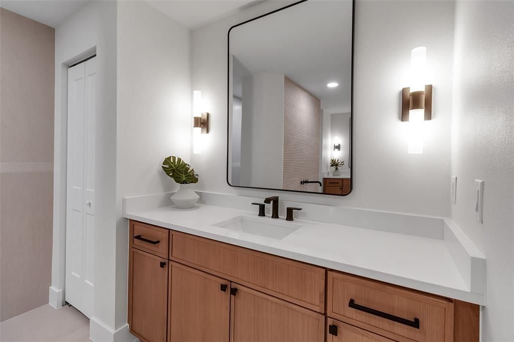 Bathroom, Dual Sink Vanities, Interior, Recessed Lighting
