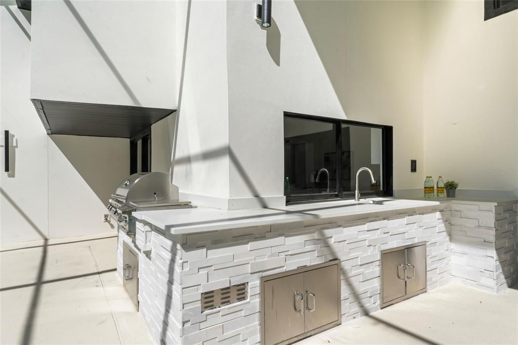 Exterior, Outdoor Kitchen