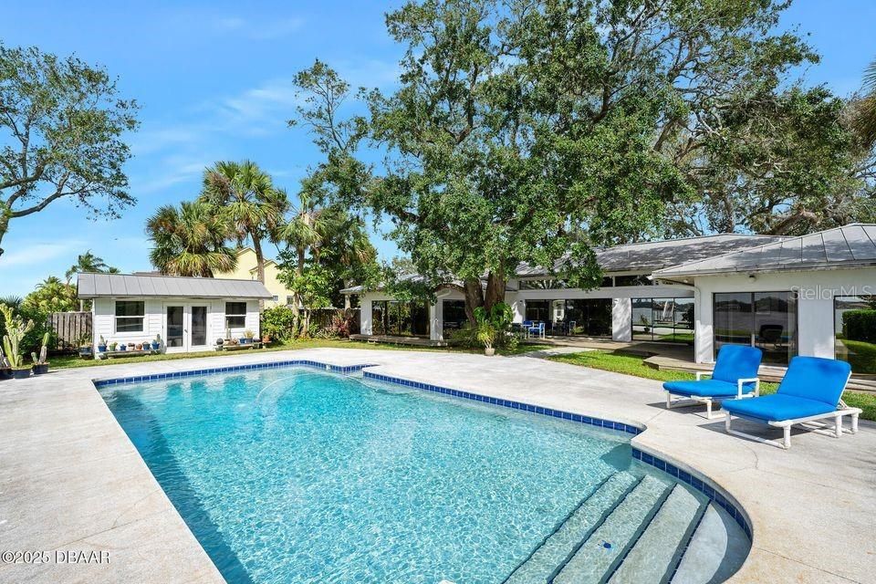 Exterior, Pool