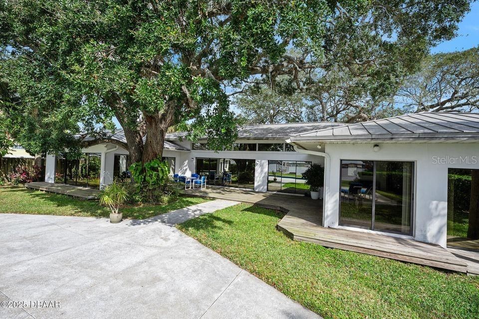 Backyard, Exterior