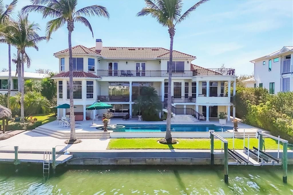 Exterior, Pool, Water