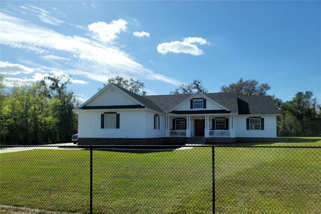 Exterior, Facade, Farmhouse