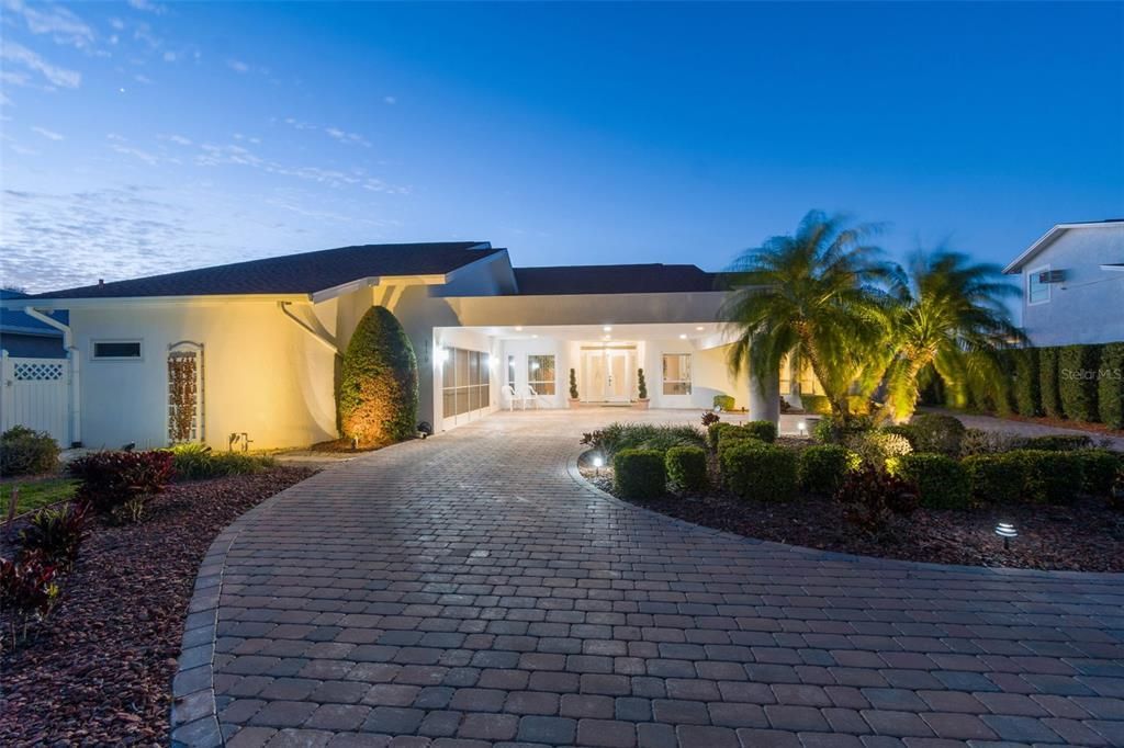 Backyard, Exterior, Facade, Modern