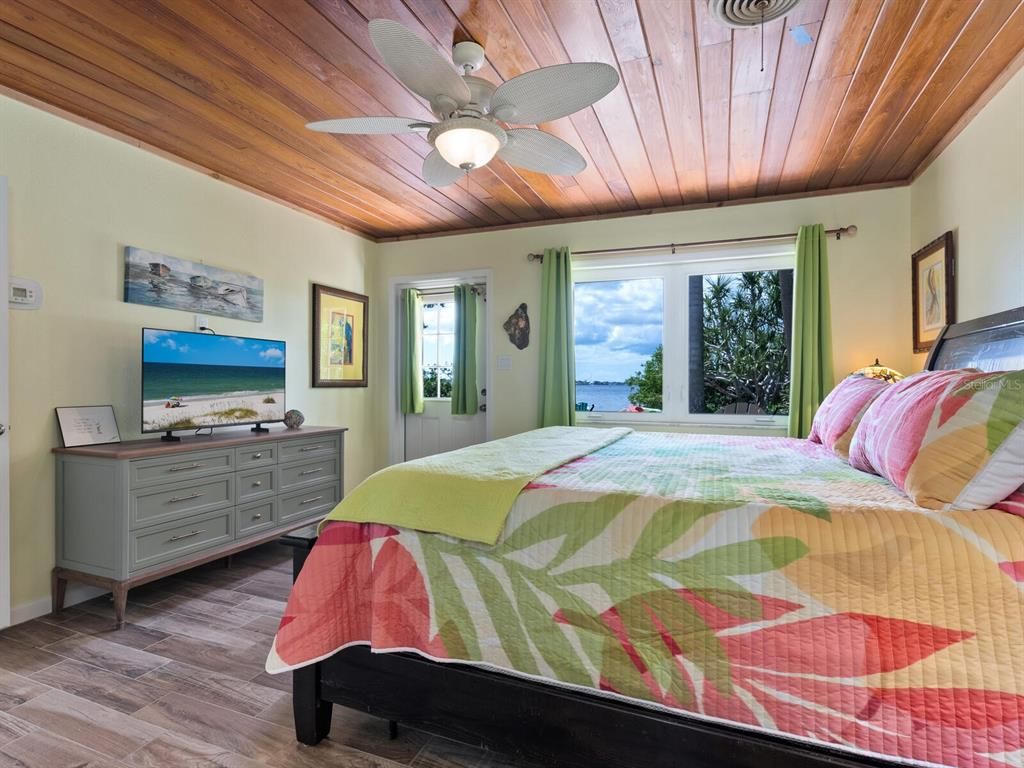 Bedroom, Interior, Water, Wooden Ceilings, Wood Texture Flooring