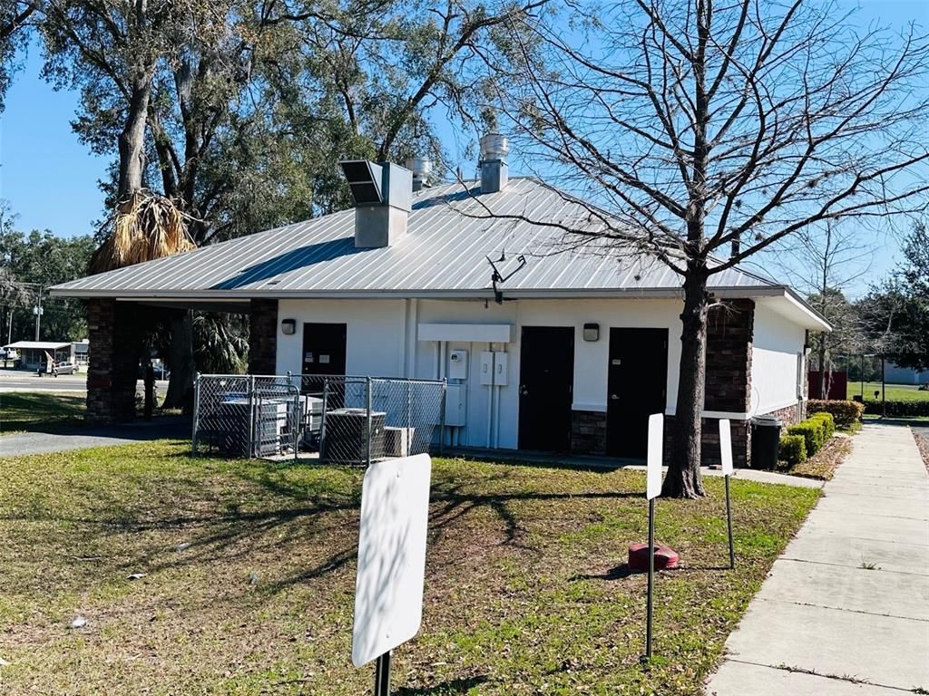 Backyard, Exterior, Facade, Ranch