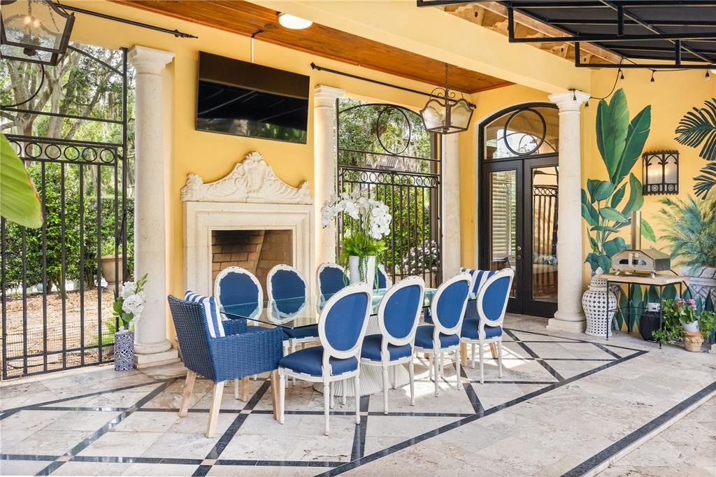 Dining room, Exterior, Fireplace
