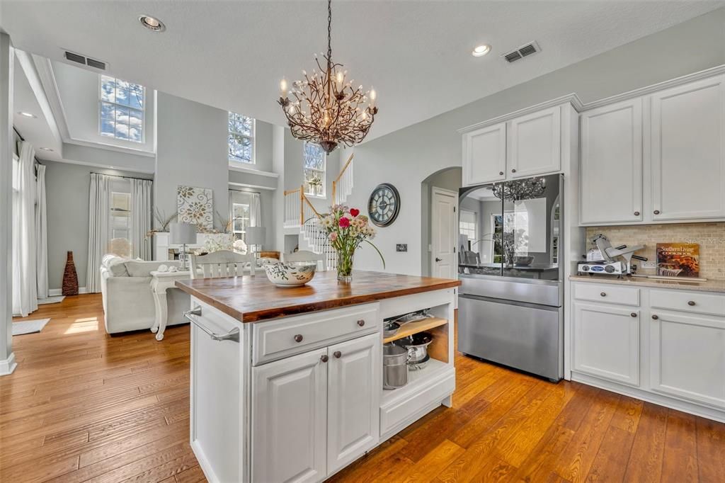 Chandelier, Interior, Kitchen, Living room, Recessed Lighting, Wood Texture Flooring